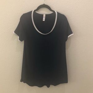 Small LuLaRoe Navy Classic tee preowned